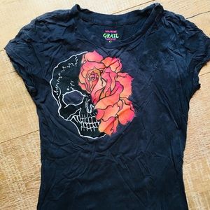 SOLD Grail Women’s Size S Skull T-shirt